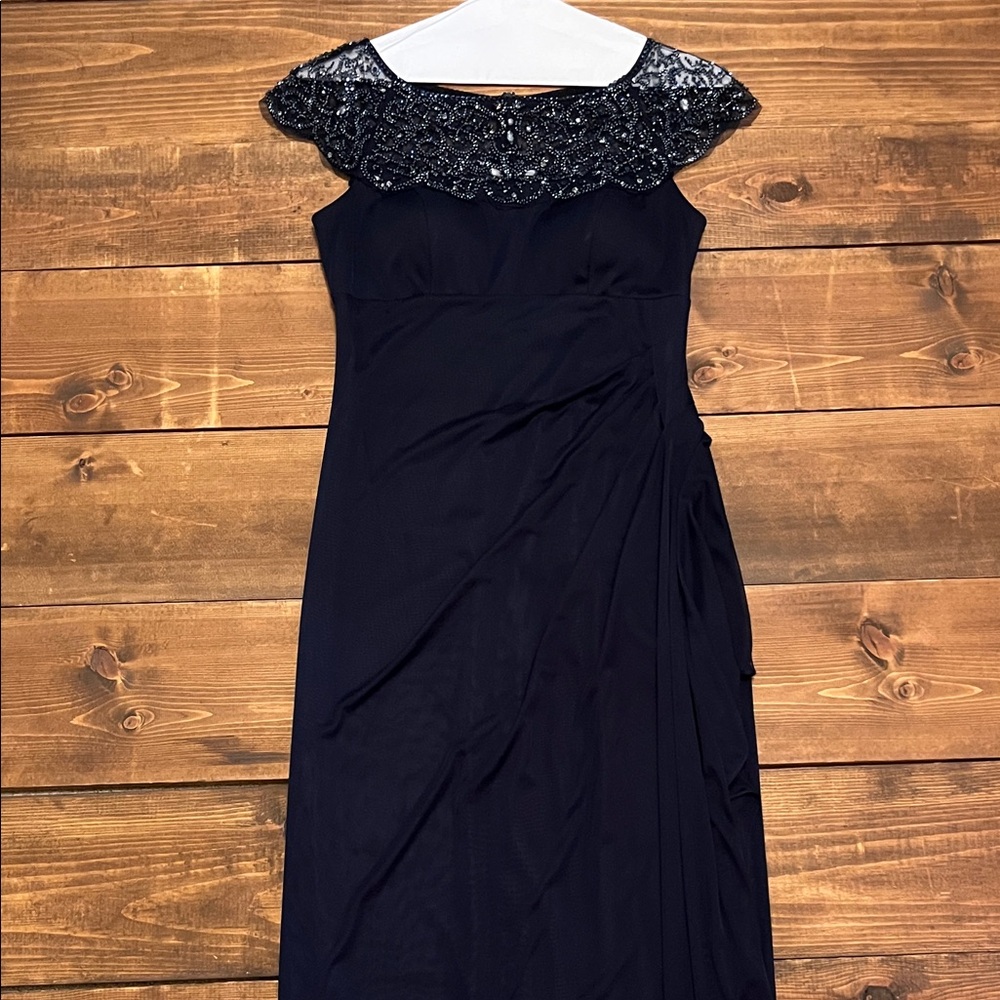 Elegant Navy Blue Evening Dress with Lace Detail